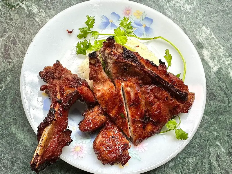 Cơm Tấm Nguyễn Văn Cừ đắt xắt ra miếng ở S&agrave;i G&ograve;n 6