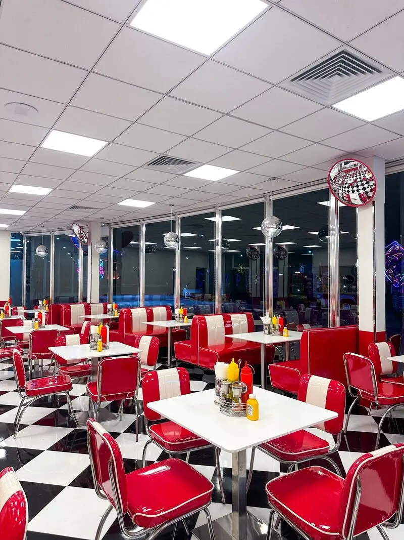 Daddy Cool Diner: Qu&aacute;n American Diner &ldquo;chiếm s&oacute;ng&rdquo; mạng x&atilde; hội tại Quận 2 9