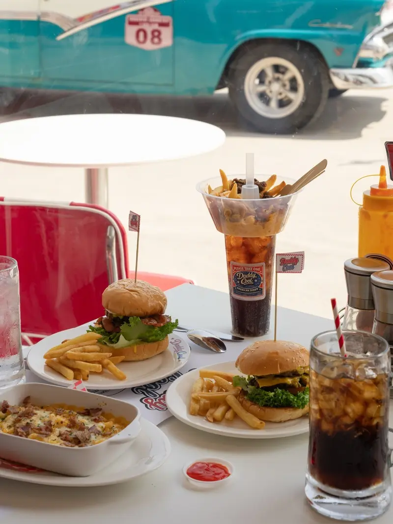 Daddy Cool Diner: Qu&aacute;n American Diner &ldquo;chiếm s&oacute;ng&rdquo; mạng x&atilde; hội tại Quận 2 7