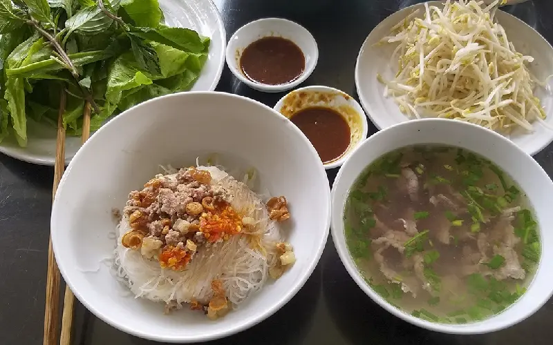 Danh s&aacute;ch 10 qu&aacute;n phở kh&ocirc; Gia Lai ngon tại S&agrave;i G&ograve;n đậm đ&agrave; 2