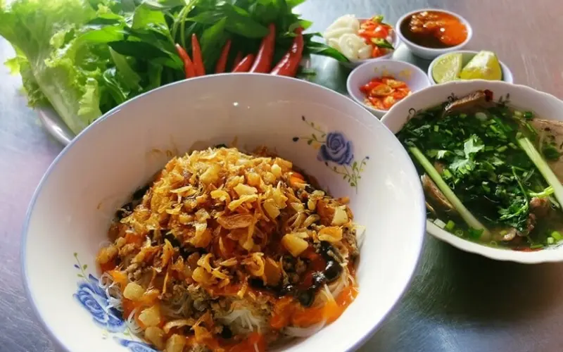 Danh s&aacute;ch 10 qu&aacute;n phở kh&ocirc; Gia Lai ngon tại S&agrave;i G&ograve;n đậm đ&agrave; 5