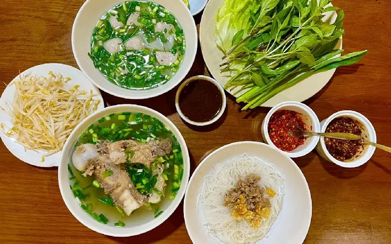 Danh s&aacute;ch 10 qu&aacute;n phở kh&ocirc; Gia Lai ngon tại S&agrave;i G&ograve;n đậm đ&agrave; 3