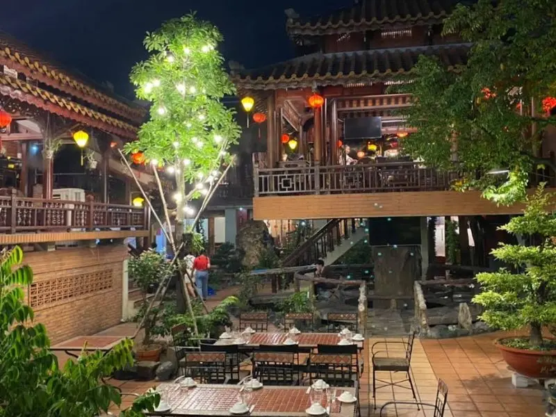 Danh s&aacute;ch 11 nh&agrave; h&agrave;ng quận 7 c&oacute; kh&ocirc;ng gian đẹp v&agrave; đồ ăn ngon 10