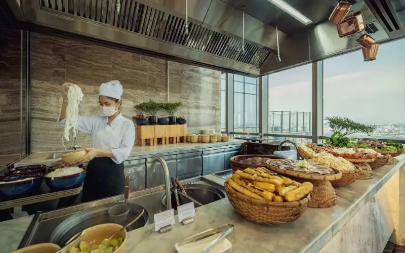 Đến Oriental Pearl thưởng thức phở Landmark đắt nhất Việt Nam 6