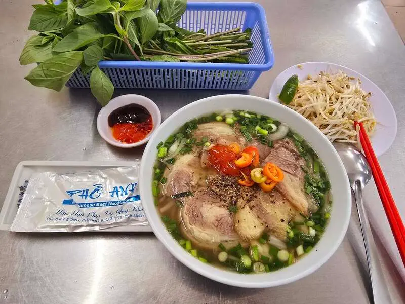 Đi t&igrave;m top 8 qu&aacute;n phở S&agrave;i G&ograve;n ngon đ&uacute;ng điệu 7