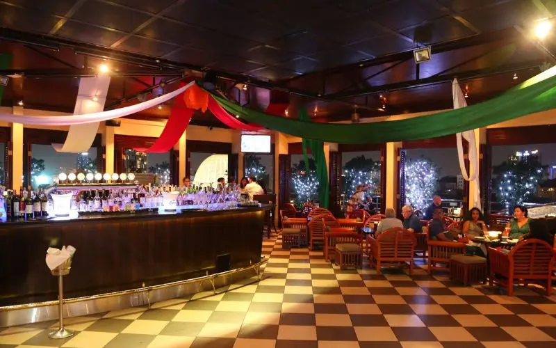 Điểm danh những qu&aacute;n rooftop bar chill nhất S&agrave;i G&ograve;n 5
