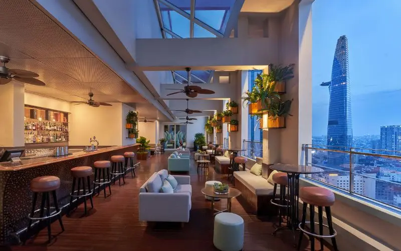 Điểm danh những qu&aacute;n rooftop bar chill nhất S&agrave;i G&ograve;n 8