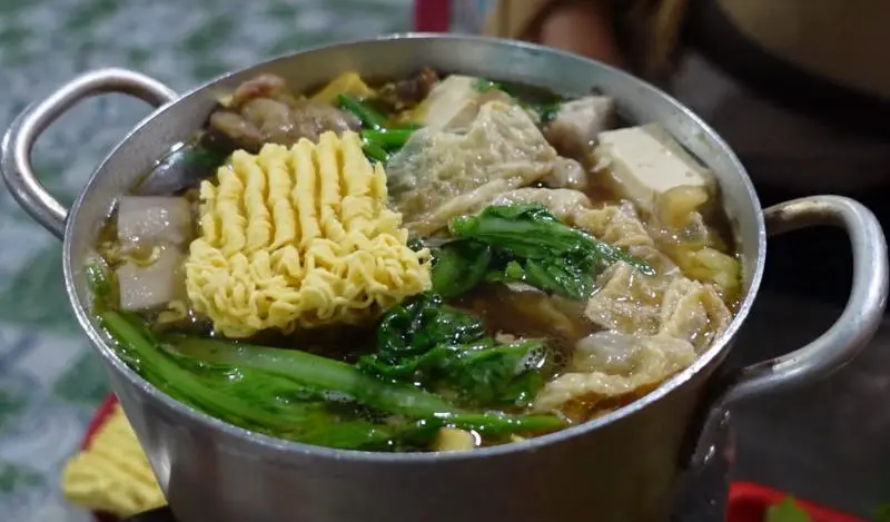 Độc đ&aacute;o m&oacute;n lẩu b&ograve; Nghĩa địa giữa l&ograve;ng S&agrave;i G&ograve;n 4