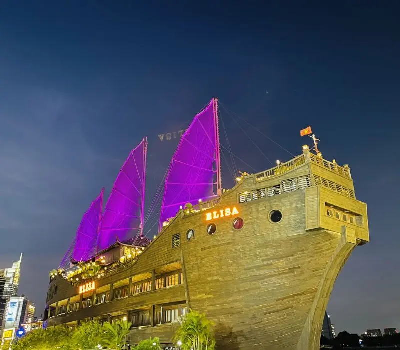 Elisa Floating Restaurant, kh&ocirc;ng gian ẩm thực xa hoa nhất S&agrave;i G&ograve;n 3
