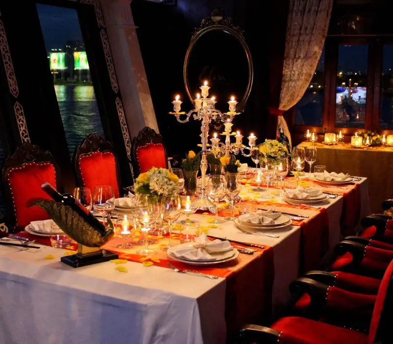 Elisa Floating Restaurant, kh&ocirc;ng gian ẩm thực xa hoa nhất S&agrave;i G&ograve;n 5