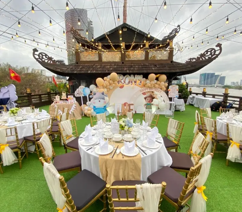 Elisa Floating Restaurant, kh&ocirc;ng gian ẩm thực xa hoa nhất S&agrave;i G&ograve;n 6
