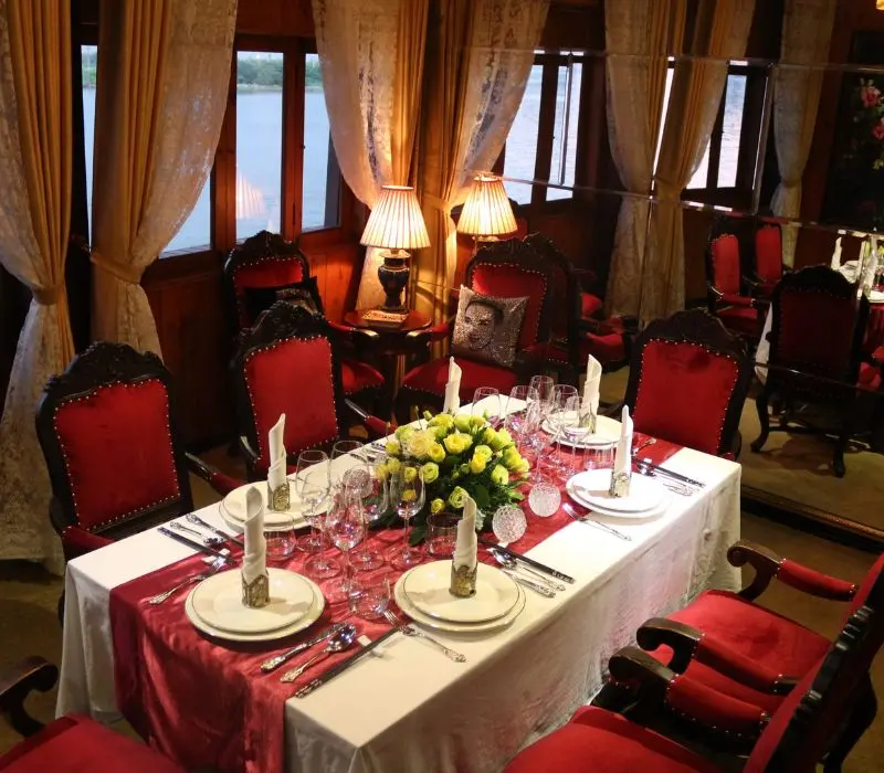 Elisa Floating Restaurant, kh&ocirc;ng gian ẩm thực xa hoa nhất S&agrave;i G&ograve;n 7