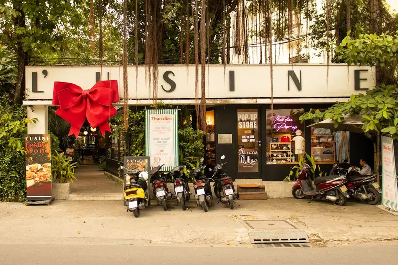 Gh&eacute; L&rsquo;Usine trải nghiệm qu&aacute;n c&agrave; ph&ecirc; concept store đậm chất nghệ thuật 7