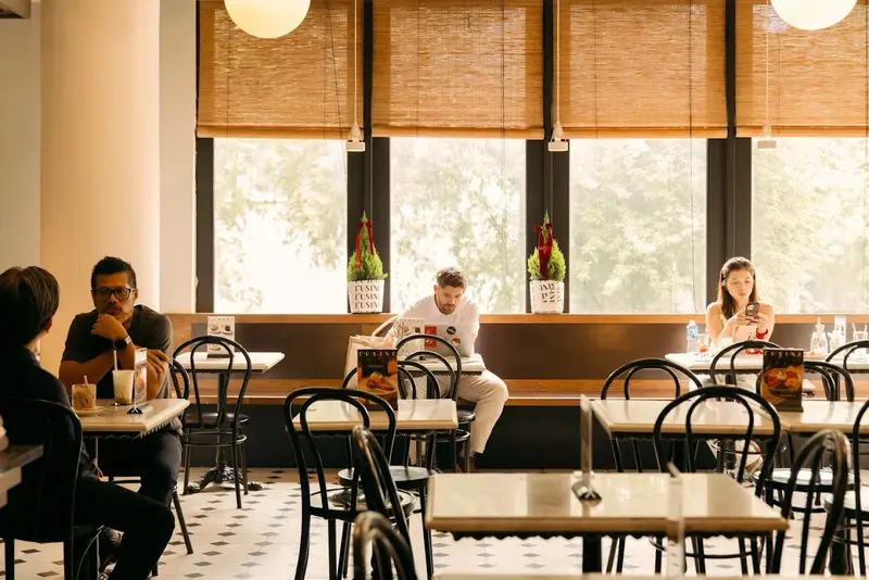 Gh&eacute; L&rsquo;Usine trải nghiệm qu&aacute;n c&agrave; ph&ecirc; concept store đậm chất nghệ thuật 6