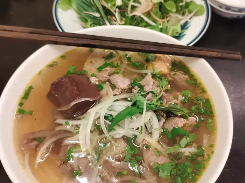 Gợi &yacute; 5 nh&agrave; h&agrave;ng m&oacute;n Huế quận 3 được nhiều thực kh&aacute;ch y&ecirc;u th&iacute;ch 6