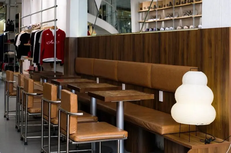 Kh&aacute;m ph&aacute; 11:11 Cafe kh&ocirc;ng gian n&acirc;u trầm giữa l&ograve;ng Quận 1 4