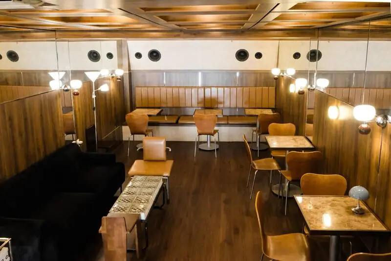 Kh&aacute;m ph&aacute; 11:11 Cafe kh&ocirc;ng gian n&acirc;u trầm giữa l&ograve;ng Quận 1 8