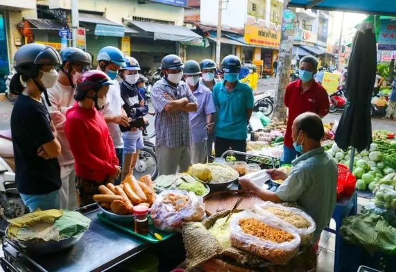 Kh&aacute;m ph&aacute; h&agrave;ng x&ocirc;i l&aacute; sen đắt kh&aacute;ch v&agrave; ngon nhất S&agrave;i G&ograve;n 4