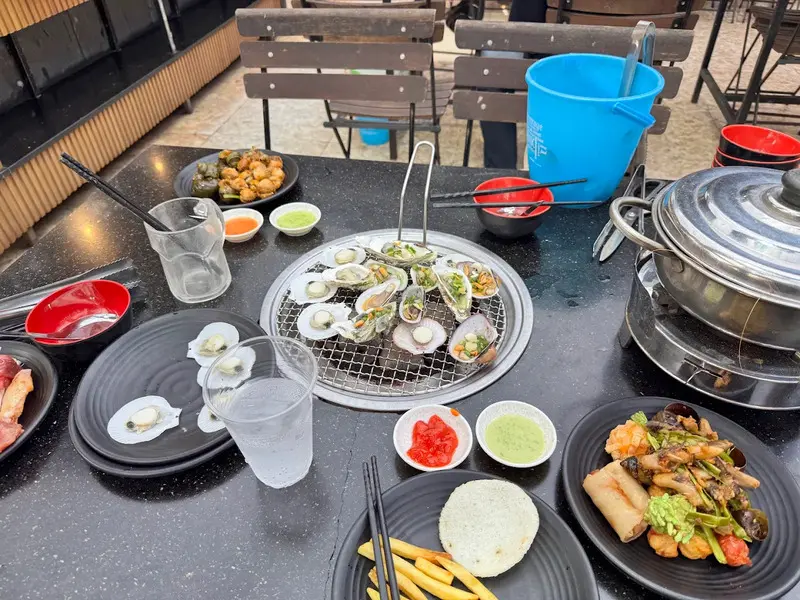 Kh&oacute;i BBQ: Chuỗi buffet đồ nướng gi&aacute; hời chất lượng 4