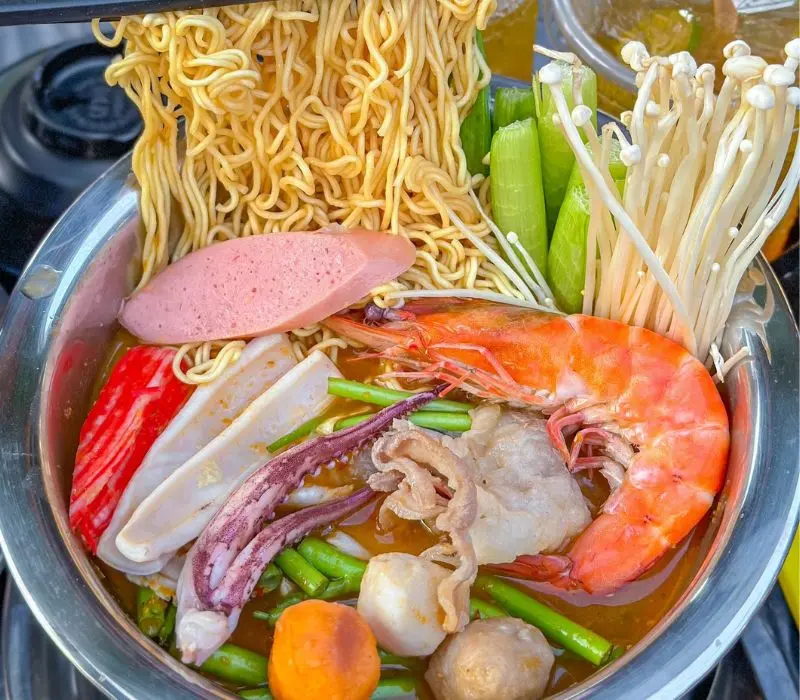 M&aacute;ch bạn 8 qu&aacute;n lẩu 1 người d&agrave;nh cho team th&iacute;ch đi ăn một m&igrave;nh 4