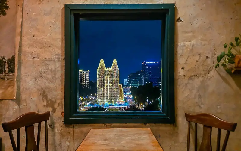 Người Tám Chuyện House: Cafe view nhà thờ Đức Bà cho những tâm hồn bình yên 12