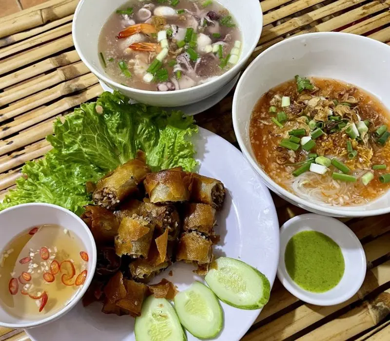 No căng bụng tại top 10 qu&aacute;n hủ tiếu mực ngon nhất S&agrave;i G&ograve;n 4