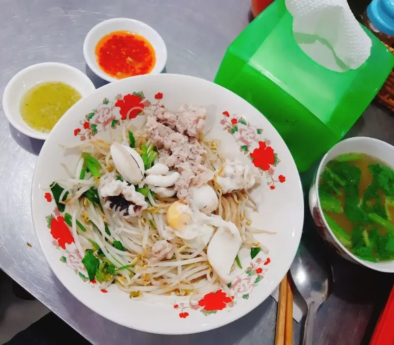 No căng bụng tại top 10 qu&aacute;n hủ tiếu mực ngon nhất S&agrave;i G&ograve;n 9