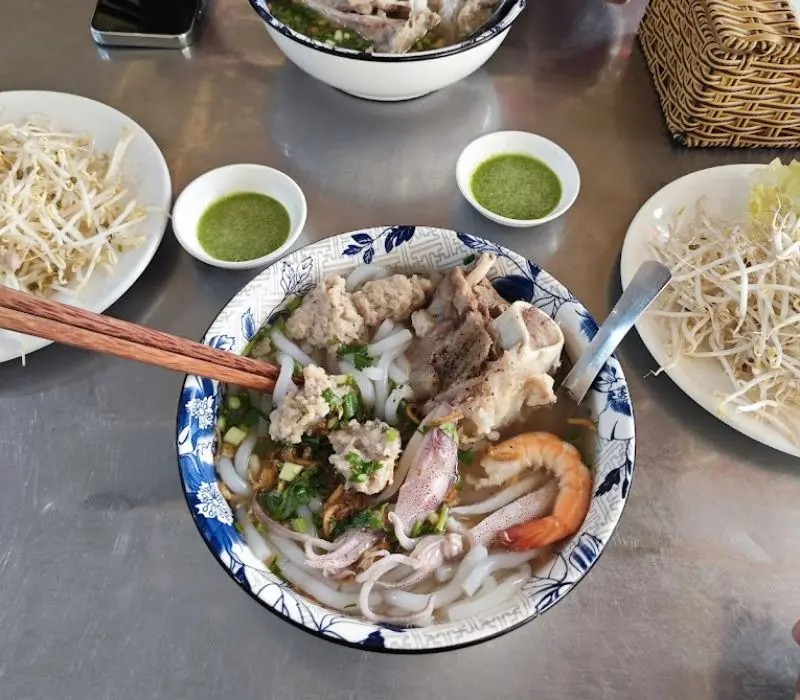 No căng bụng tại top 10 qu&aacute;n hủ tiếu mực ngon nhất S&agrave;i G&ograve;n 6