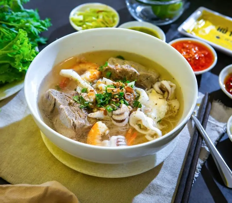 No căng bụng tại top 10 qu&aacute;n hủ tiếu mực ngon nhất S&agrave;i G&ograve;n 5