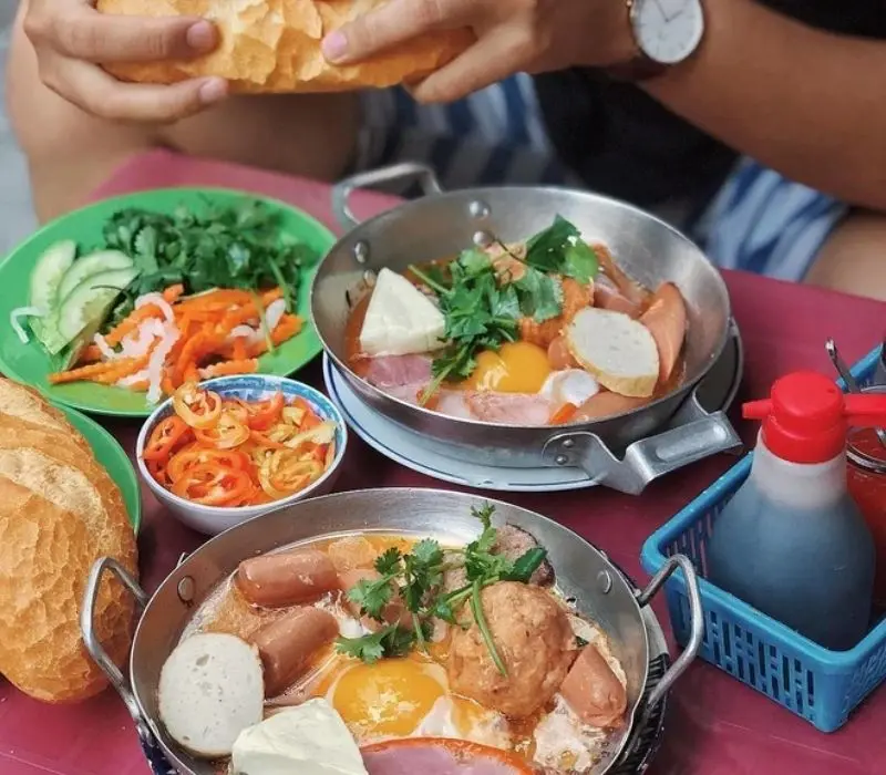 No căng bụng tại top 6 qu&aacute;n b&aacute;nh m&igrave; chảo Quận 1 ngon nhất 7