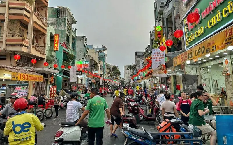Phố sủi cảo H&agrave; T&ocirc;n Quyền nức l&ograve;ng t&iacute;n đồ ẩm thực Trung Hoa 2