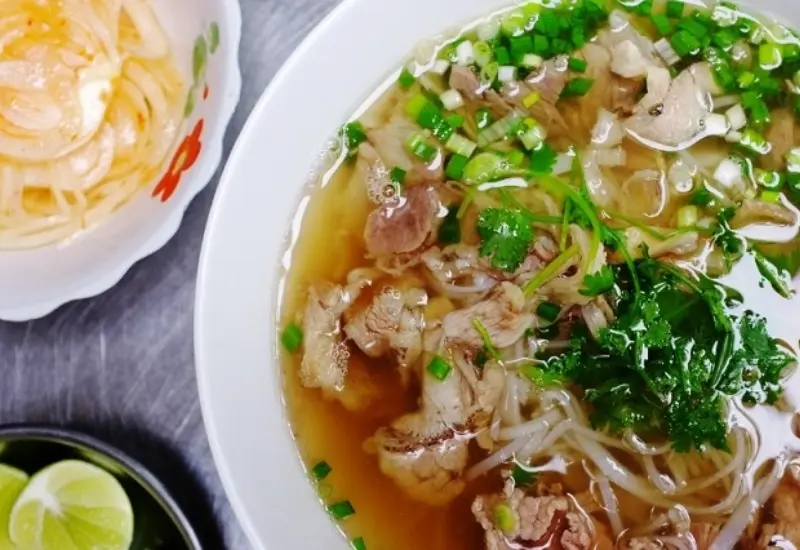 Quán phở Dậu hơn 60 năm tuổi “trứ danh” giữa lòng Sài Gòn 7