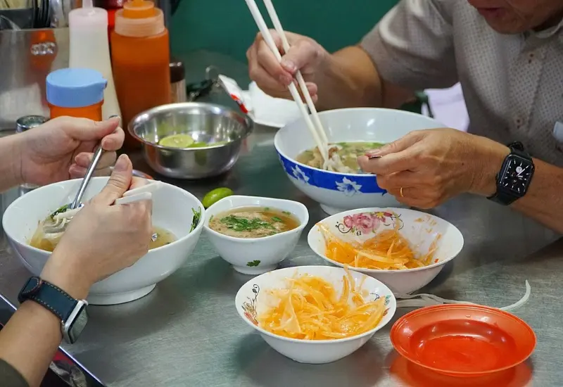 Quán phở Dậu hơn 60 năm tuổi “trứ danh” giữa lòng Sài Gòn 6