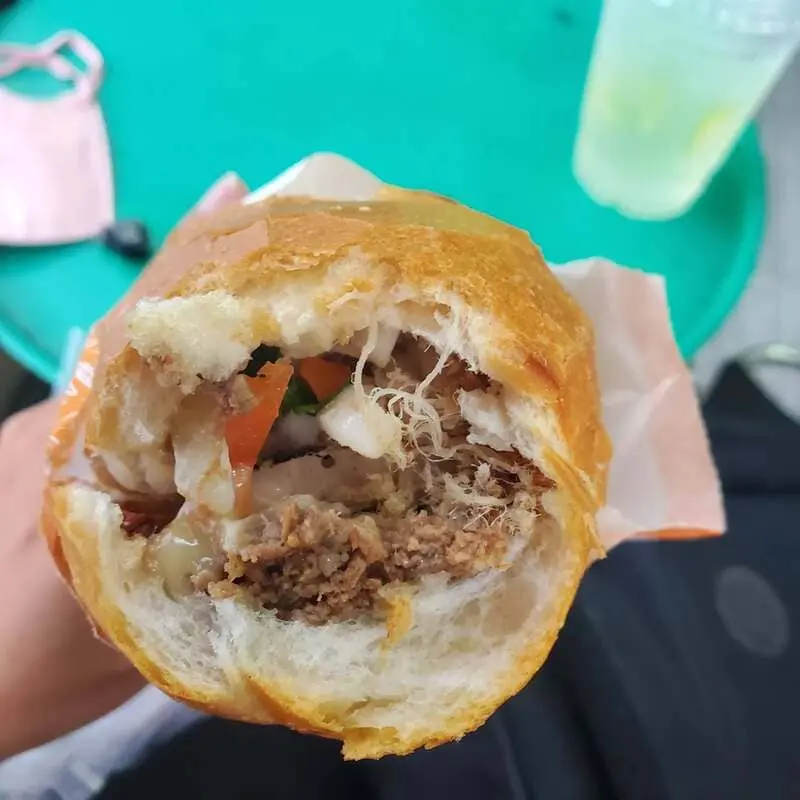 Review B&aacute;nh m&igrave; 110, đậm đ&agrave; hương vị ẩm thực đường phố S&agrave;i G&ograve;n 3