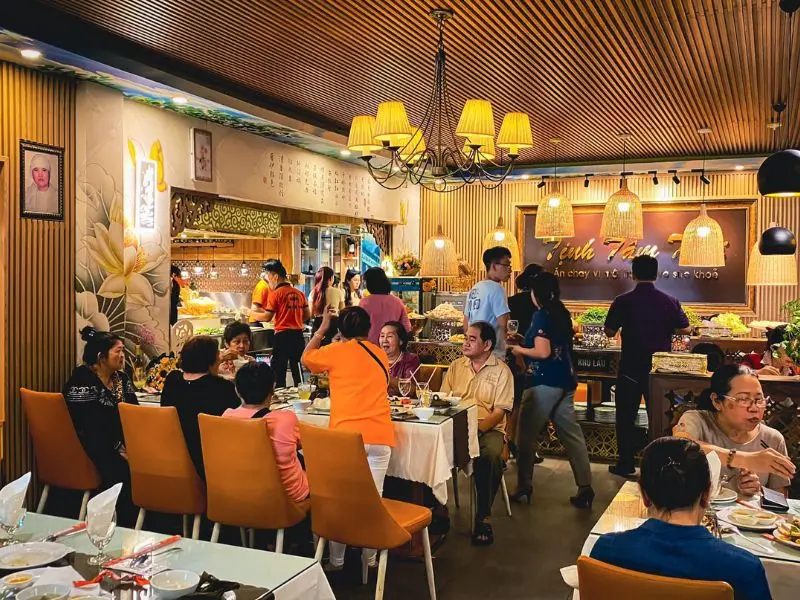 Review nhà hàng Tịnh Tâm Trai từ thực đơn đến không gian 8
