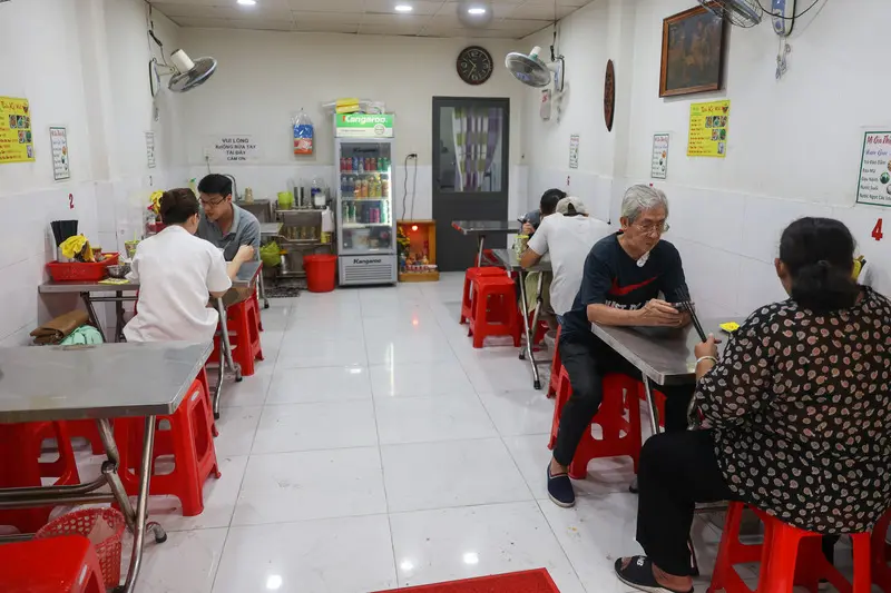 Thiệu K&yacute; M&igrave; Gia nơi g&igrave;n giữ hương vị ẩm thực nhiều đời ở S&agrave;i G&ograve;n 10