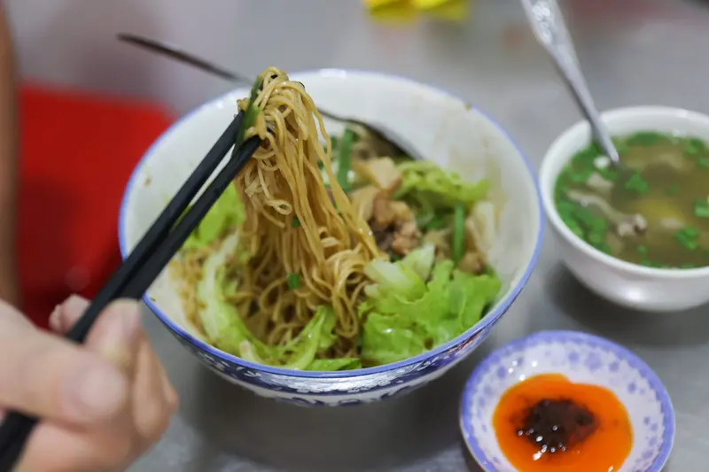 Thiệu K&yacute; M&igrave; Gia nơi g&igrave;n giữ hương vị ẩm thực nhiều đời ở S&agrave;i G&ograve;n 7