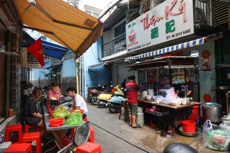 Thiệu K&yacute; M&igrave; Gia nơi g&igrave;n giữ hương vị ẩm thực nhiều đời ở S&agrave;i G&ograve;n 2