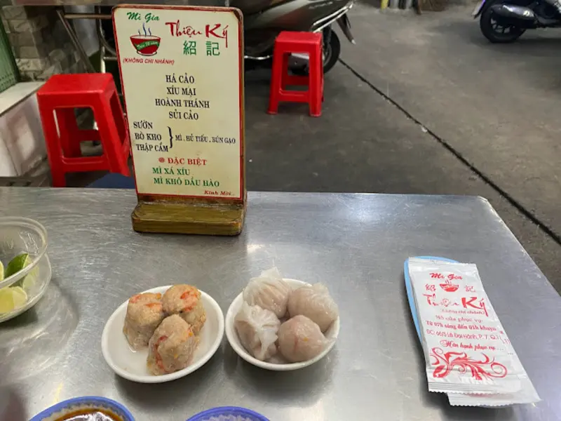 Thiệu K&yacute; M&igrave; Gia nơi g&igrave;n giữ hương vị ẩm thực nhiều đời ở S&agrave;i G&ograve;n 8