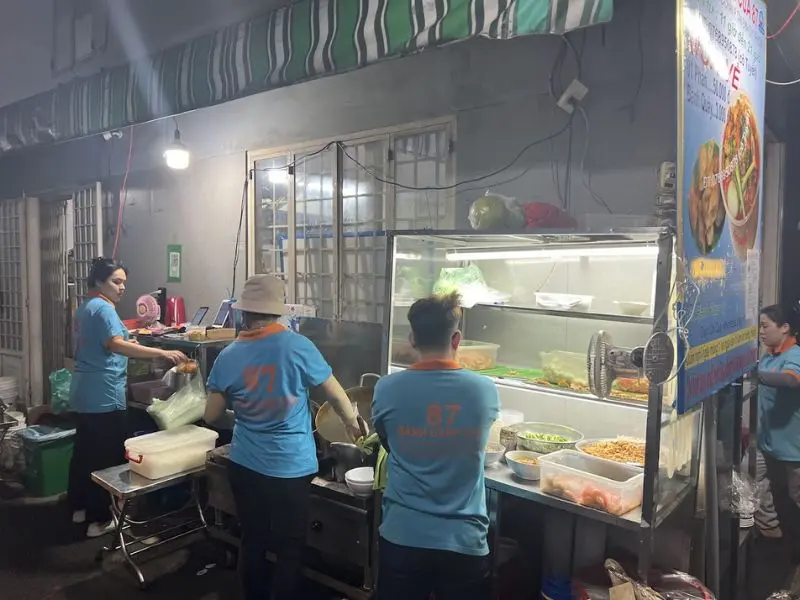 Thưởng thức B&aacute;nh Canh Cua 87: Trải nghiệm đ&aacute;ng gi&aacute; cho t&iacute;n đồ ẩm thực 7