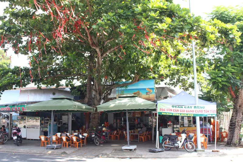 Thưởng thức b&aacute;nh canh t&ocirc;m t&iacute;t C&acirc;y B&agrave;ng nổi tiếng ở Cần Giờ 5
