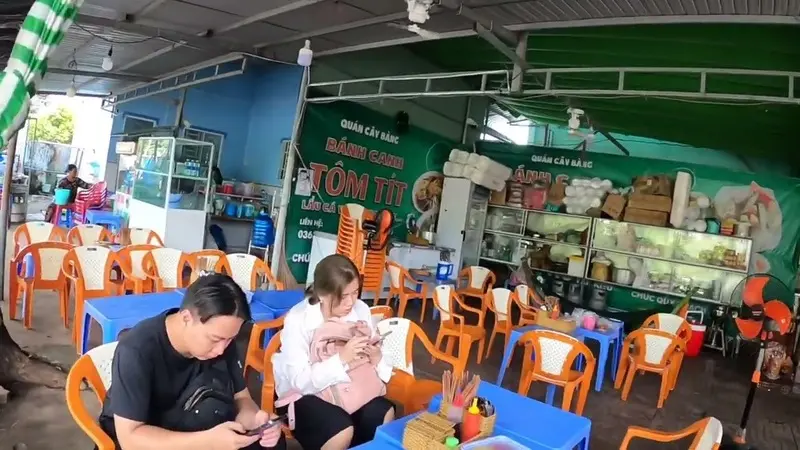 Thưởng thức b&aacute;nh canh t&ocirc;m t&iacute;t C&acirc;y B&agrave;ng nổi tiếng ở Cần Giờ 6