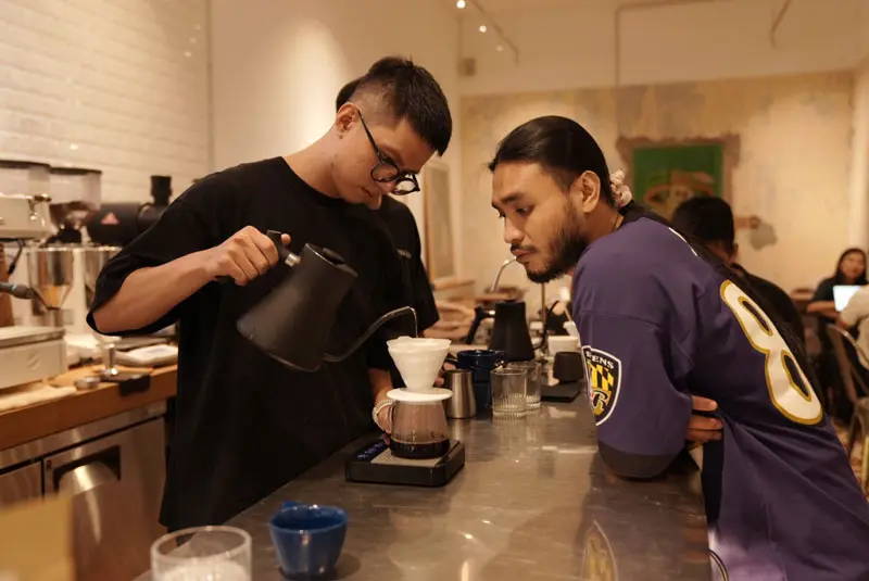 Thưởng thức cà phê đúng điệu tại Hummingbird Cafe Saigon 11