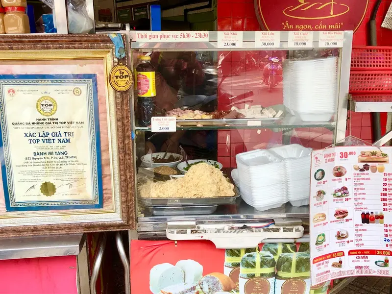 Tiệm B&aacute;nh m&igrave; Tăng hơn 70 năm tuổi giữa l&ograve;ng Quận 5 8