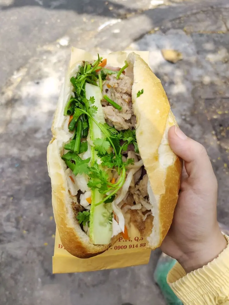 Tiệm B&aacute;nh m&igrave; Tăng hơn 70 năm tuổi giữa l&ograve;ng Quận 5 3