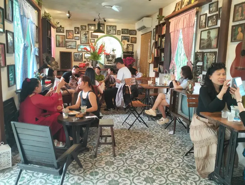 Tiệm C&agrave; Ph&ecirc; C&agrave; Ph&aacute;o g&oacute;c S&agrave;i G&ograve;n xưa giữa l&ograve;ng Thảo Điền 6