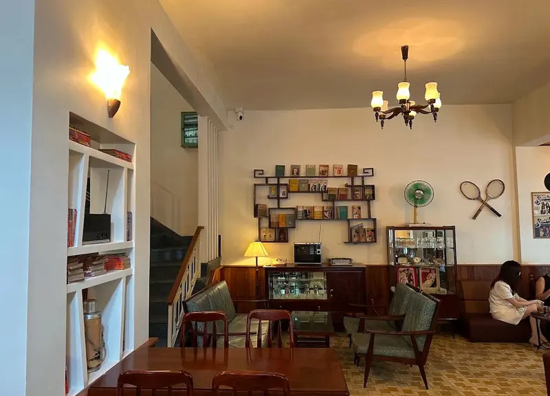 Tiệm C&agrave; Ph&ecirc; Linh: Nơi thời gian dừng lại giữa S&agrave;i G&ograve;n 1975 6