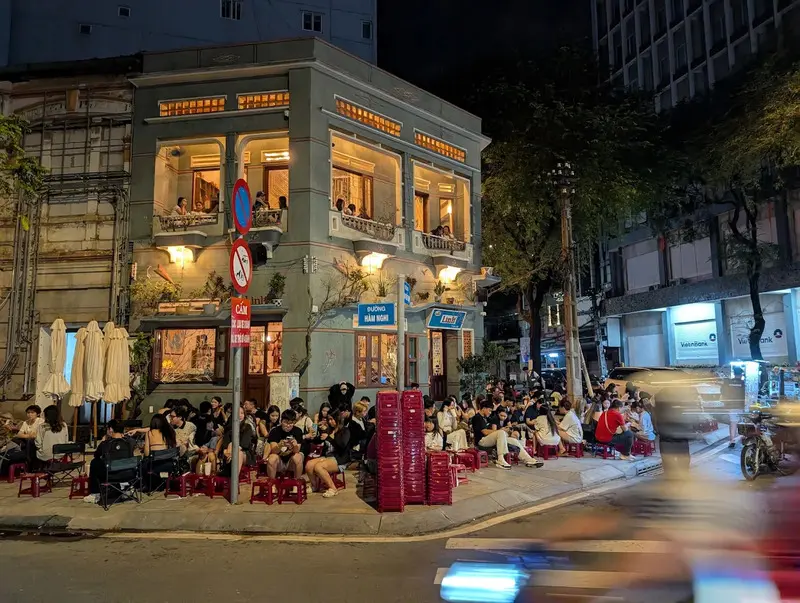 Tiệm C&agrave; Ph&ecirc; Linh: Nơi thời gian dừng lại giữa S&agrave;i G&ograve;n 1975 8