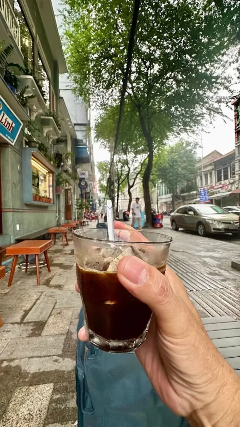 Tiệm C&agrave; Ph&ecirc; Linh: Nơi thời gian dừng lại giữa S&agrave;i G&ograve;n 1975 12
