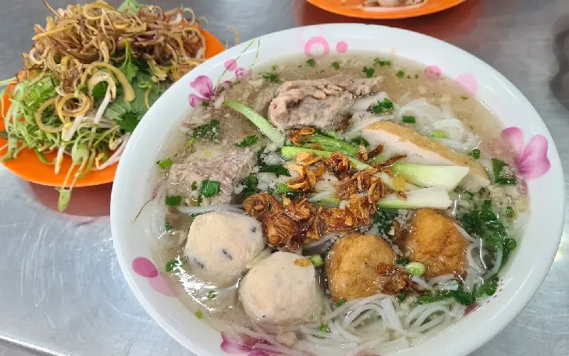 Top 10 qu&aacute;n b&uacute;n mọc ở S&agrave;i G&ograve;n giữ nguy&ecirc;n hương vị truyền thống 2